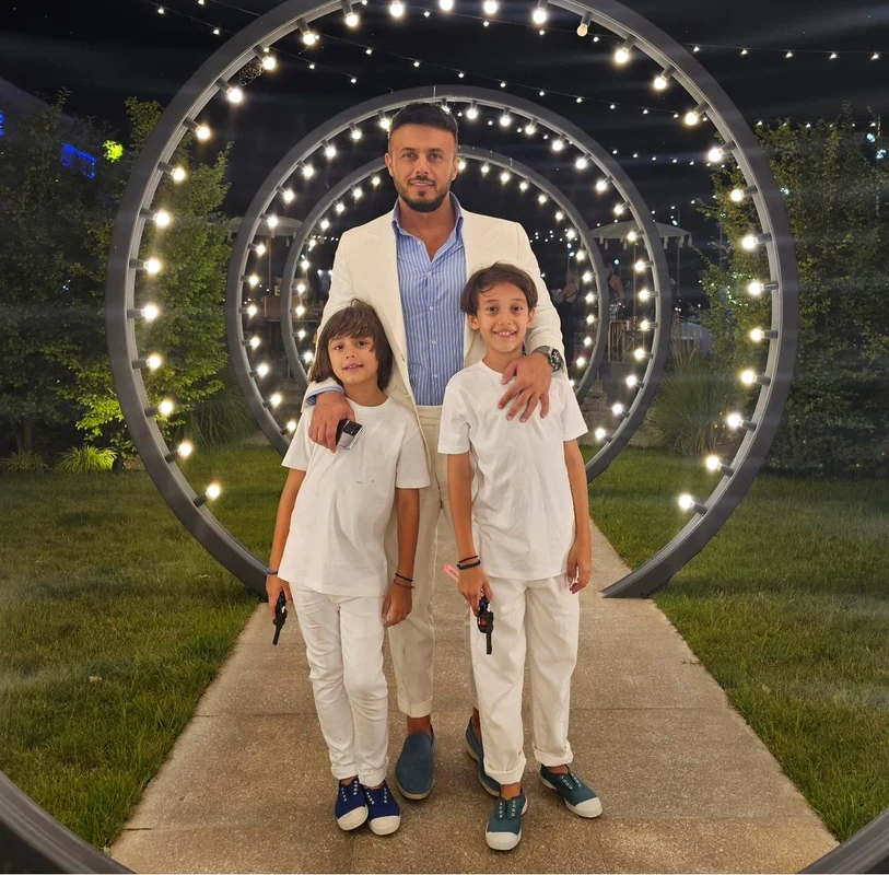 Gabi Bădălău a dus deja copiii la mama lor