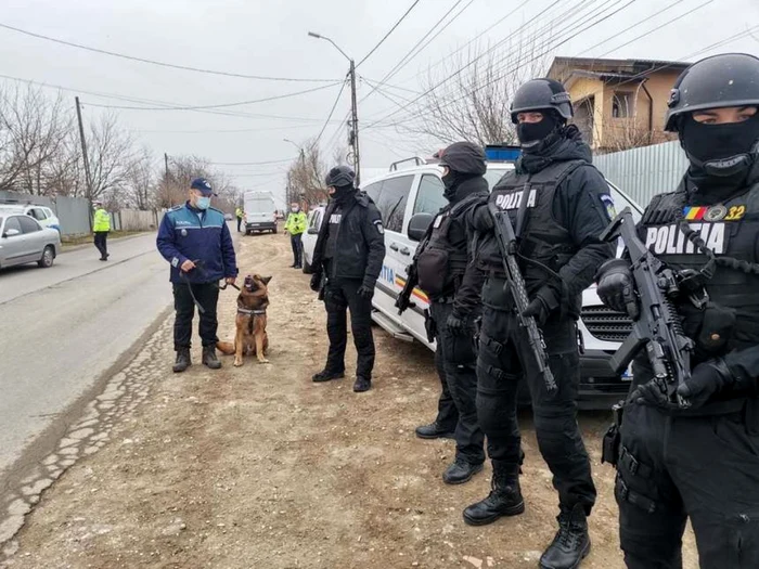 Două tone de deșeuri neferoase descoperite în urma unei noi razii la Sintești Foto news.ro