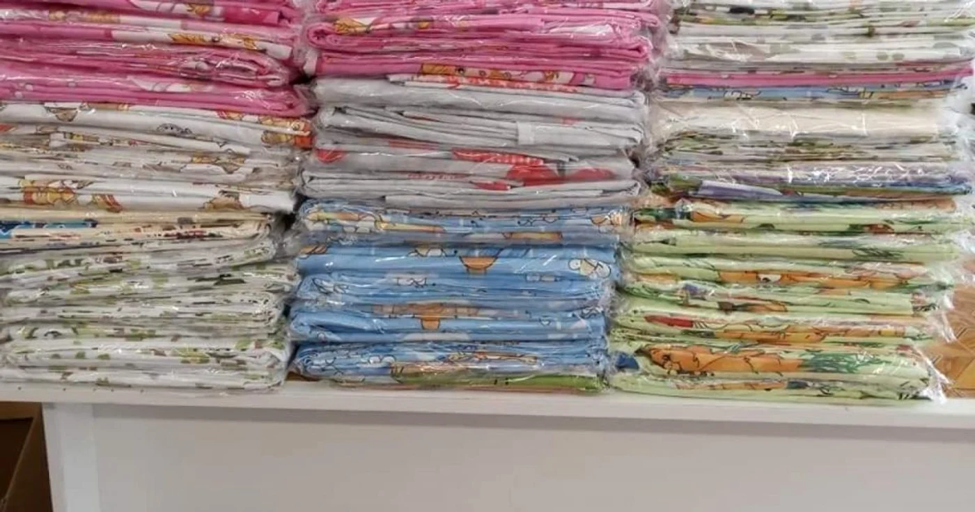 Lenjeriile din bumbac au ajuns la Secţie de Pediatrie spitalului FOTO Facebook/Georgiana Enache