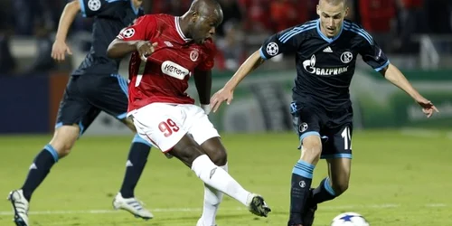 Toto Tamuz (centru), jucător israelian de origine nigeriană, joacă la Hapoel Tel Aviv