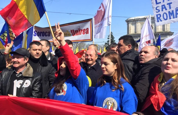 Traian Băsescu la manifestaţia de la Chişinău FOTO Iurii Botnarenco