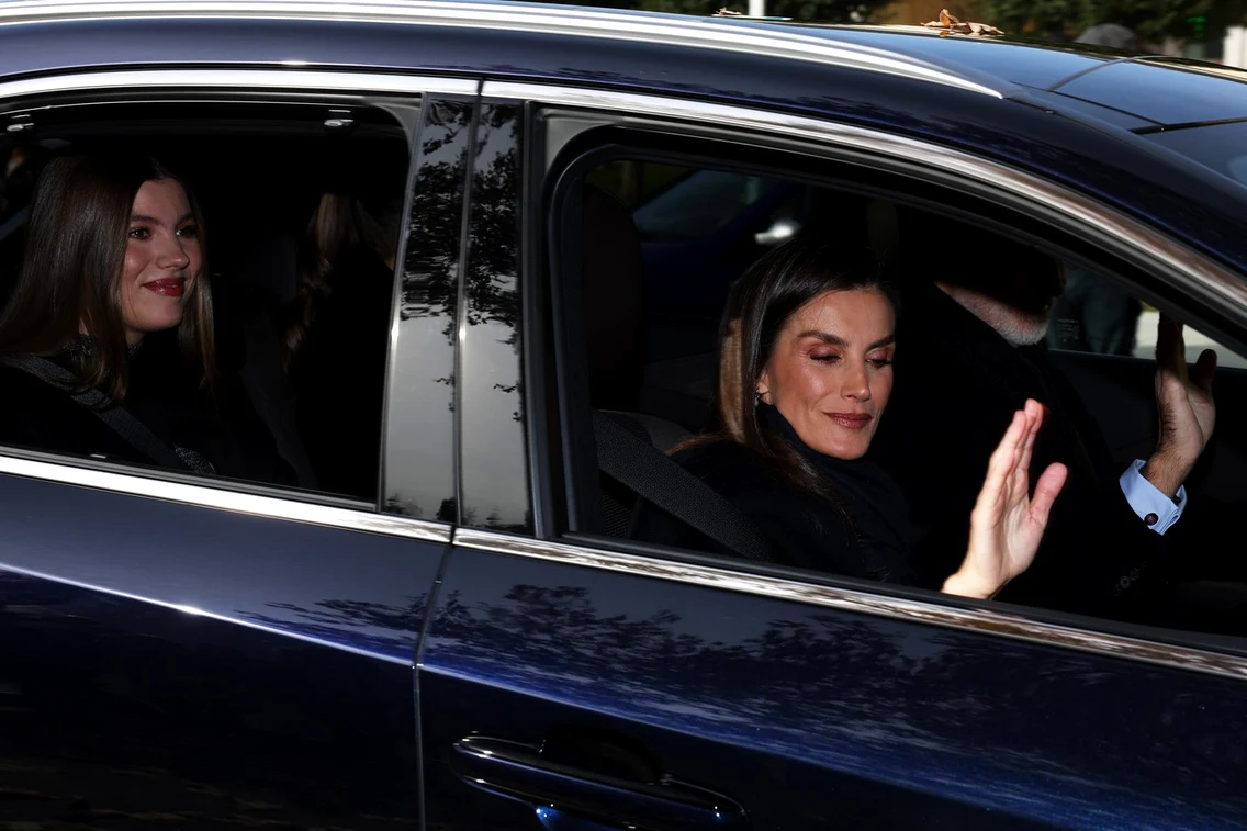 Infanta Sofia și Regina Letizia la aniversarea de 50 de ani de monarhie în Spania. FOTO: Profimedia