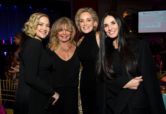 
    De la stânga la dreapta: Kate Hudson, Goldie Hawn, Sharon Stone şi Demi Morre s-au pozat împreună la o gală în Los AngelesFoto: GuliverGetty Images  