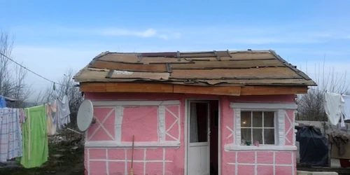 casa saracie antena prin satelit FOTO Hotnews