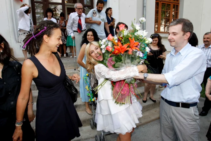 Dana Rogoz şi Radu Dragomir au avut cununia civilă cu o săptămână înainte de nuntă