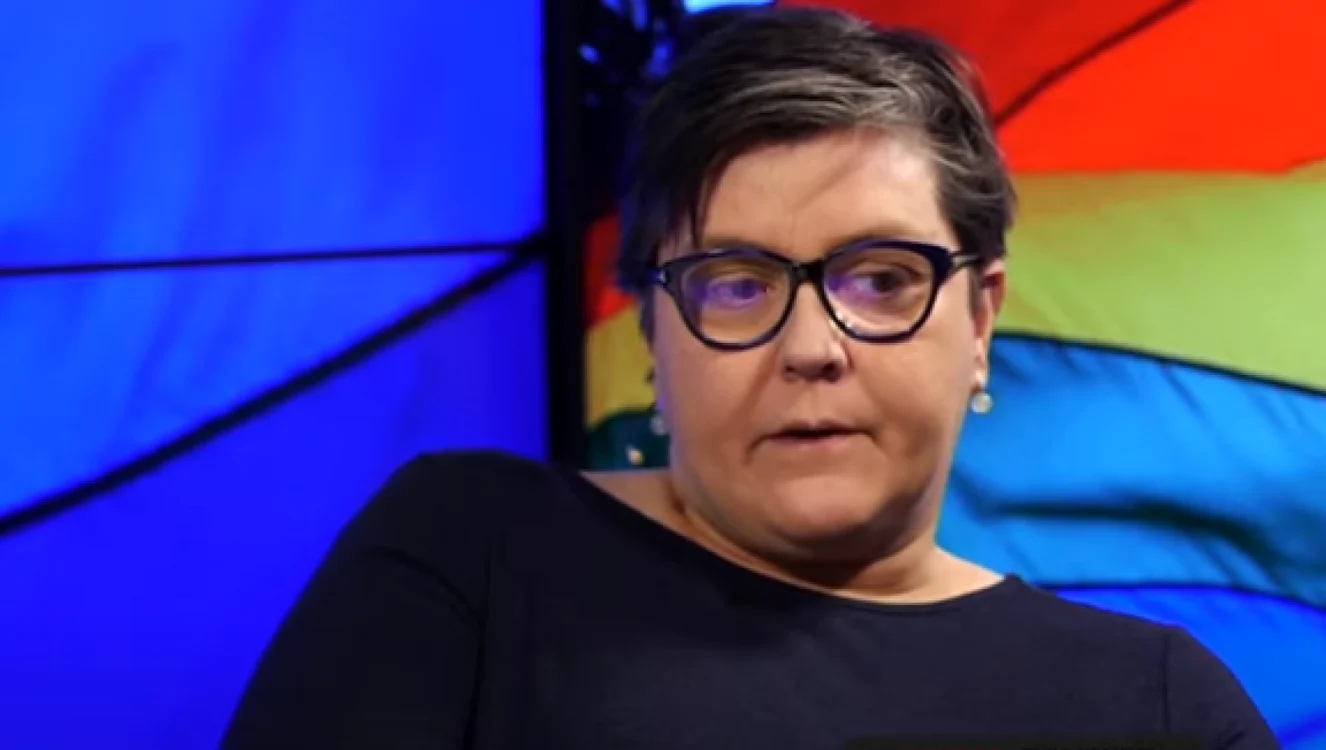 Elzbieta Podlesna şi alte două activiste au fost acuzate de blasfemie după ce au pus curcubee pe afişe cu Fecioara Maria FOTO captură You Tube