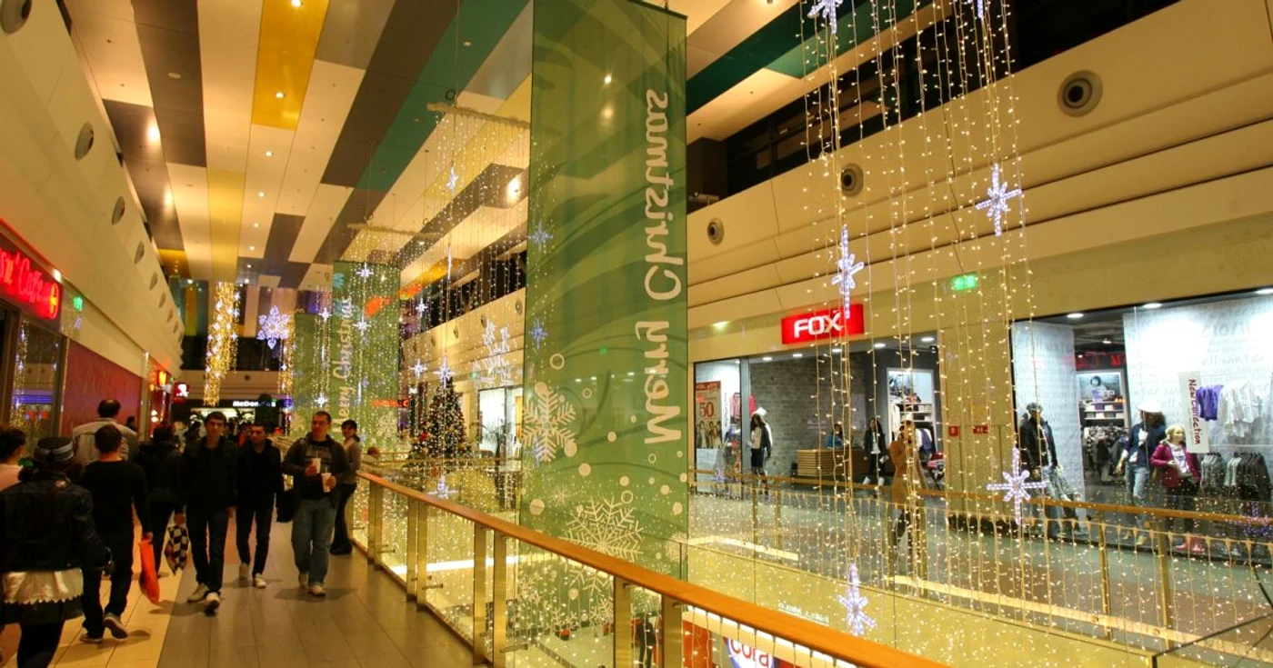Instalaţia din Sun Plaza este cea mai mare instalaţie de Crăciun de interior din lume. FOTO Adevărul