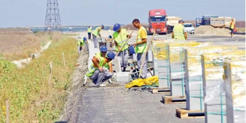 Investiţiile cu impact mare în economie vor aduce principalul aport la creşterea PIB în 2012