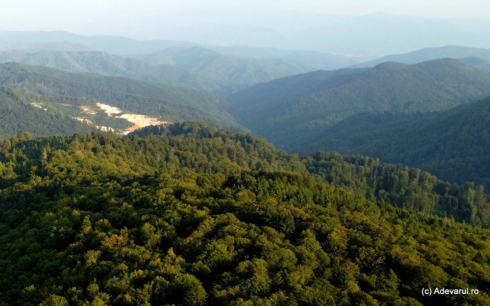 Vârful Boului, locul interzis al minelor de uraniu și fier din Munții Poiana Ruscă. Secretele fostelor mine părăsite