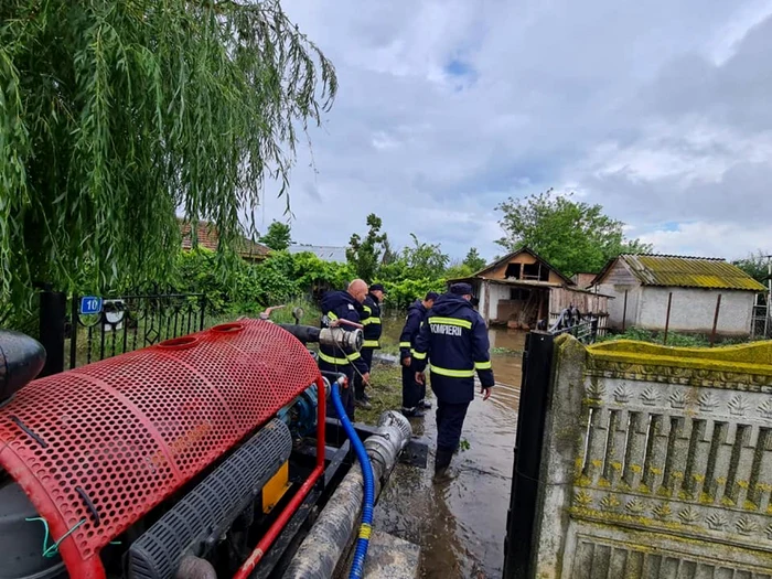 Inundaţii în comuna Dragalina FOTO ISU Călăraşi