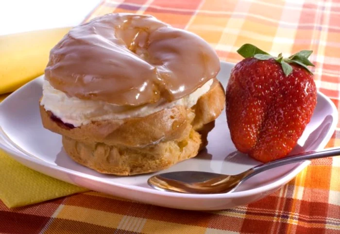 
    De câte ori nu te-ai răsfățat la cofetărie cu această prăjitură? Uite cum se prepară acasa!clickpoftabuna.ro  