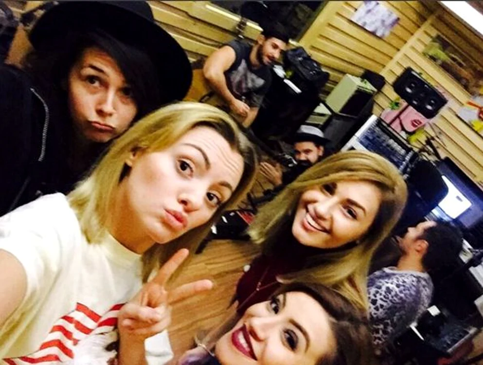 Alina Eremia (21 de ani), Alexandra Stan (26 de ani), Nicoleta Nucă (21 de ani) și Bianca de la Vocea României 