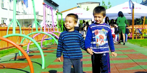 Resita: Un nou spaţiu de joacă pentru micuţi