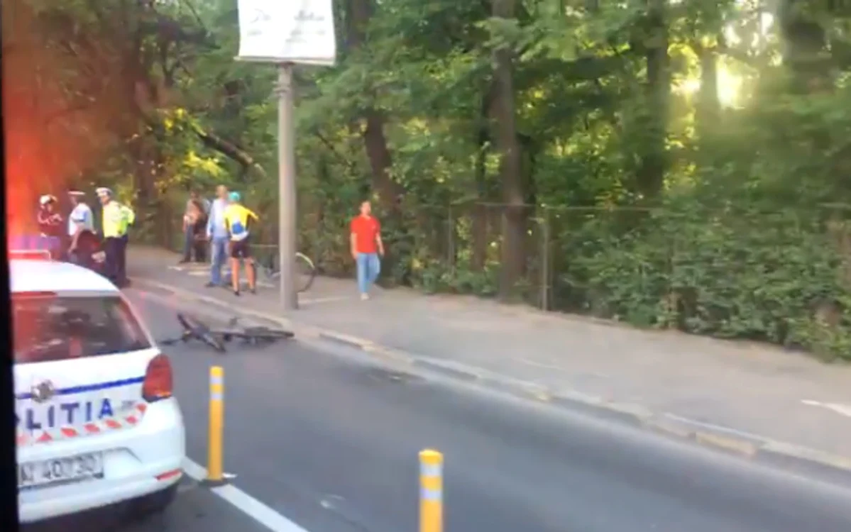 Primul accident pe noile benzi RATB. Foto: Mihail Bumbes
