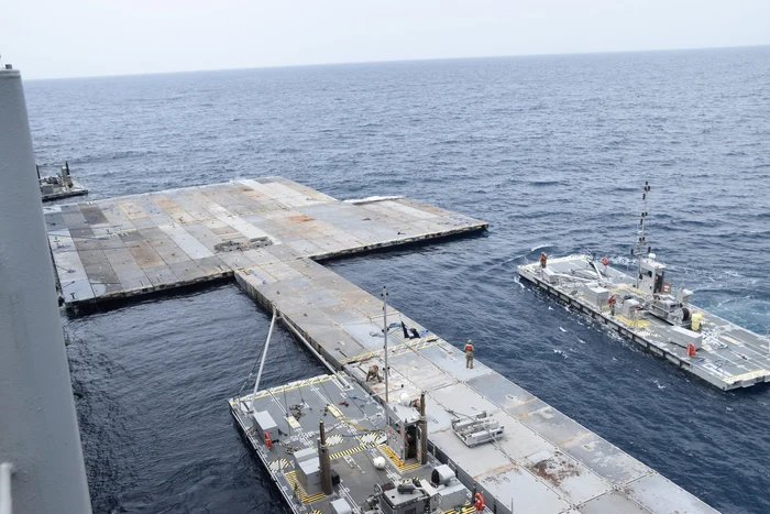 Construcția portului temporar FOTO: Facebook/CENTCOM (U.S. Central Command)