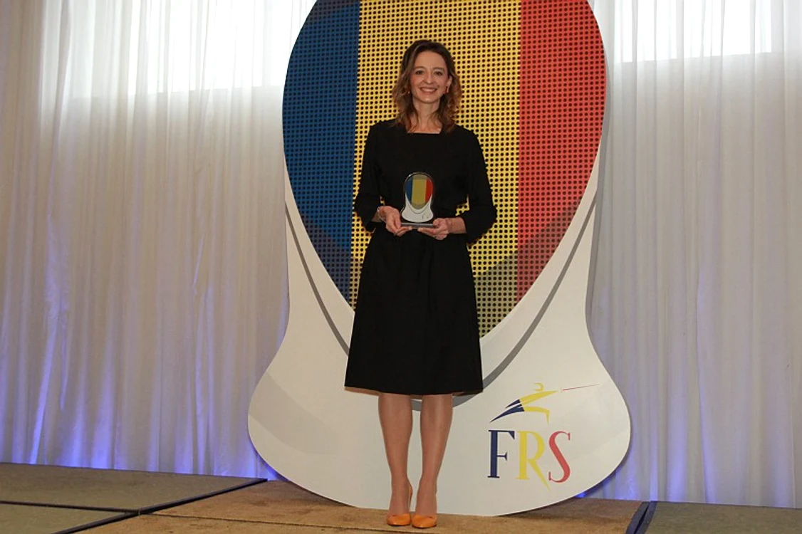 
    Ana Maria Popescu a fost premiată în cadrul Galei de la FR de ScrimăFoto: Marian Burlacu  