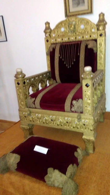 Tronul Regilor poate fi văzut  la Muzeul Goleşti