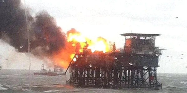 Incendiu pe o plaftorma din Marea Caspica FOTO News United