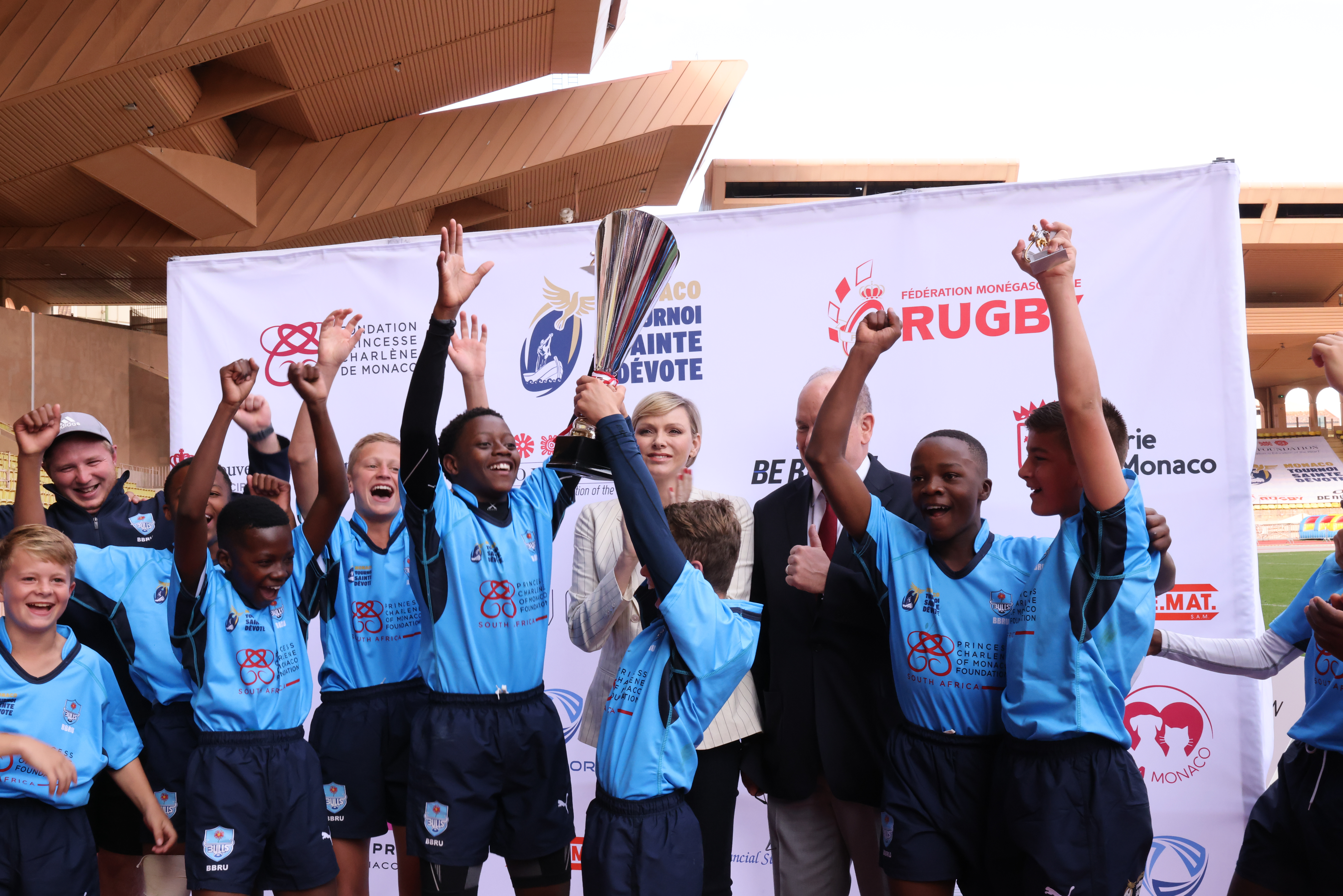 Prințul Albert de Monaco și Prințesa Charlene de Monaco la campionatul de rugby. FOTO: Getty Images