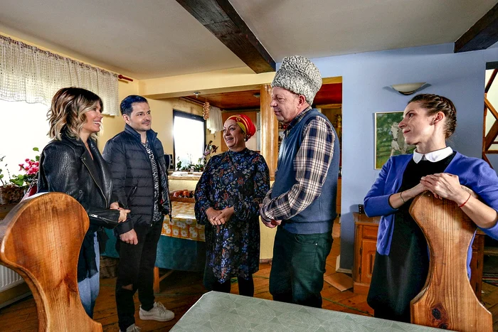 Gina Pistol, pe platourile de filmare ale serialului, alături de colegi 