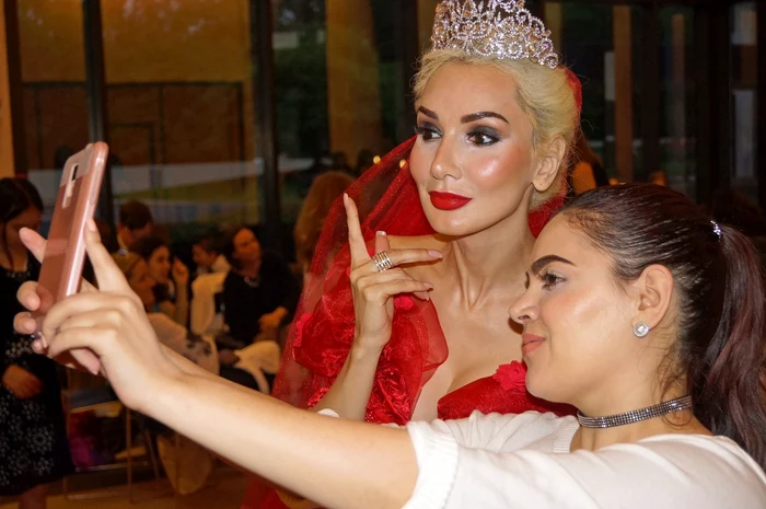 052017 Ioana lee w MakeUp artist jpeg