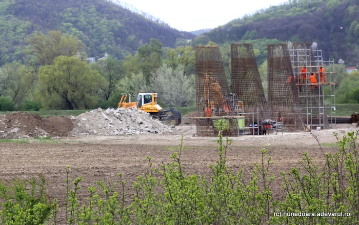 Localnicii consideră că au primit preţuri mici pentru terenurile expropriate. FOTO: ARHIVĂ.