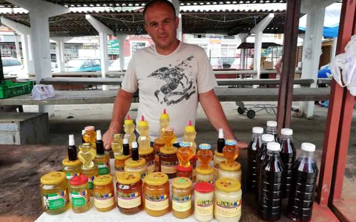 Ionică Ghiran afirmă că vânzarea la piaţă nu prea are rost, lumea preferând produse artificiale din supermarket - foto: Adrian Caraba