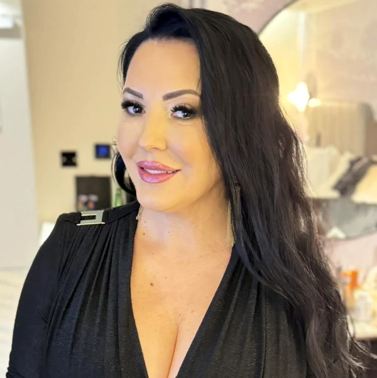 În trei luni, Angela a trecut prin două operații delicate în doar 3 luni / foto: arhiva personala