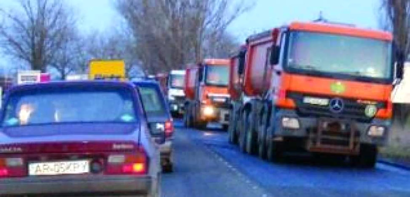 Şoseaua care leagă cele două oraşe a fost blocată preţ de câteva ore