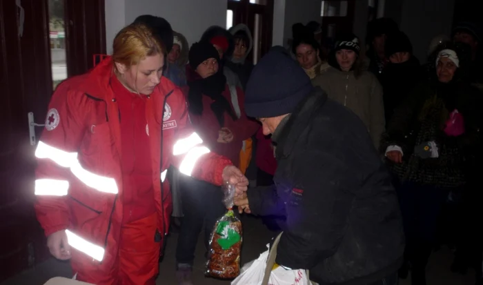Alimente pentru tulceni FOTO Crucea Roşie Tulcea