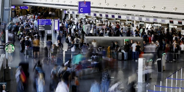 Cozi la aeroportul din Frankfurt FOTO EPA-EFE