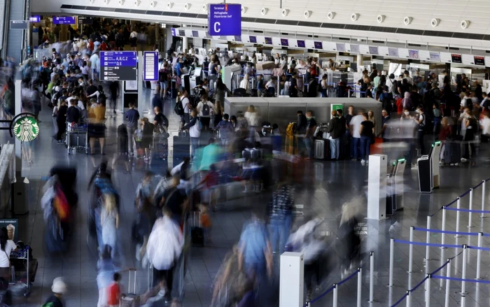 Cozi la aeroportul din Frankfurt FOTO EPA-EFE