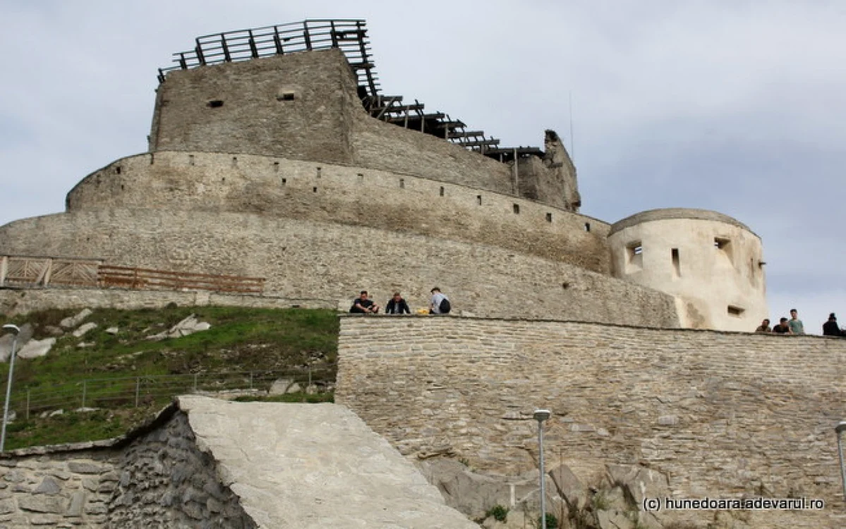 Cetatea Devei.FOTO: Danie lGuţă. ADEVĂRUL.