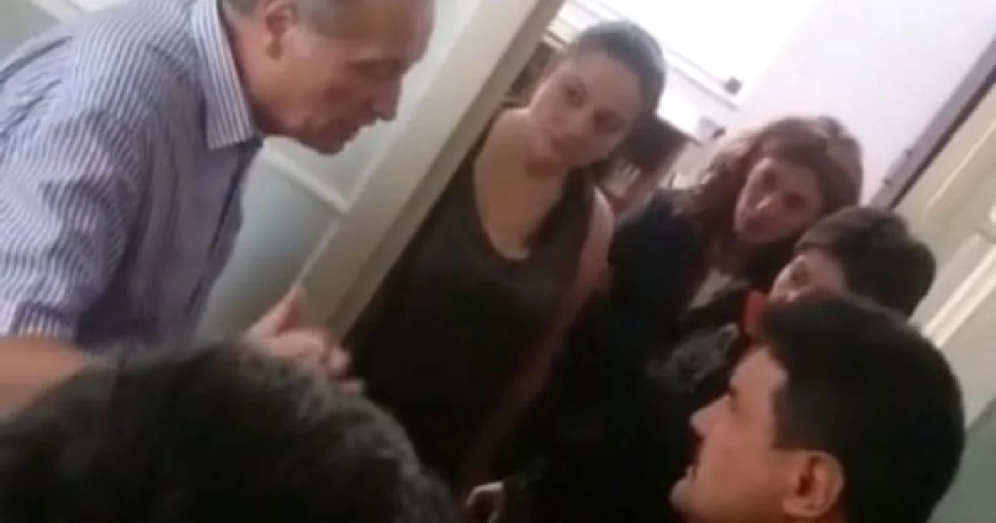 Oamenii cer demisia directorului CNU, Constantin Adam FOTO newsbv.ro