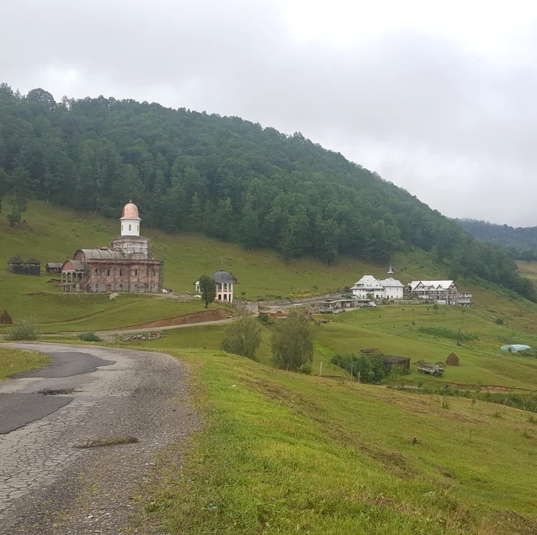 Mănăstirea Petrova din Maramureş  Foto: Facebook