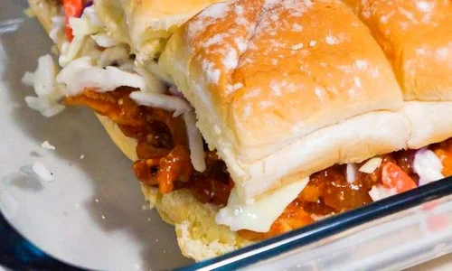Mini burgeri de pui cu chili dulce jpeg