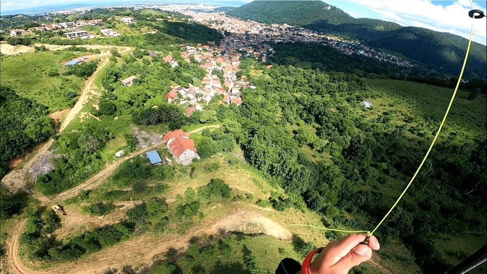 Brașovenii din Schei au trimis edililor un cadou de Crăciun. Scrisoare deschisă: „Opriți construcțiile pe dealuri!“ 
