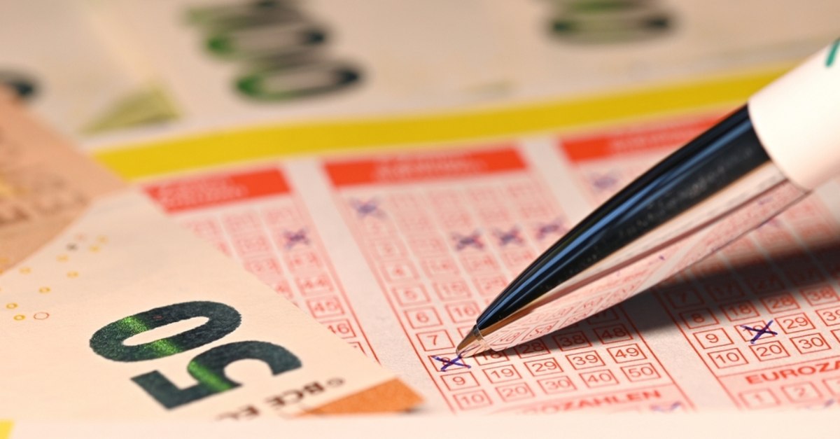 Un bărbat a dat lovitura la loto din greșeală. Cum a ajuns să câștige o sumă uriașă și ce va face cu banii