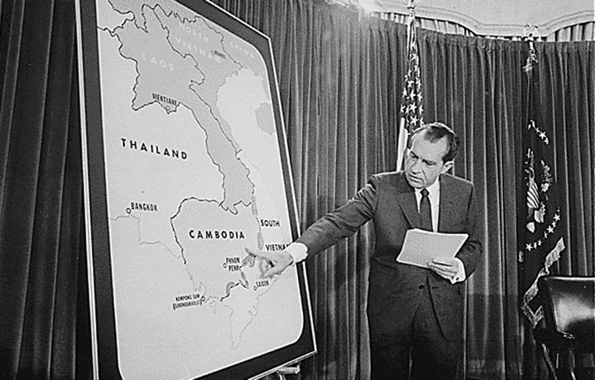 Preşedintele Richard Nixon explicând în timpul unei conferinţe despre mişcarea pe care Statele Unite ale Americii urmau să o facă în Cambodgia şi Vietnam FOTO:AFP