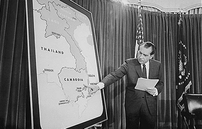 Preşedintele Richard Nixon explicând în timpul unei conferinţe despre mişcarea pe care Statele Unite ale Americii urmau să o facă în Cambodgia şi Vietnam FOTO:AFP