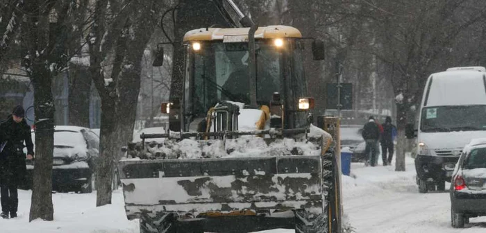 Pe toate drumurile judeţene se circulă în condiţii de iarnă, foto: Corina Tătaru