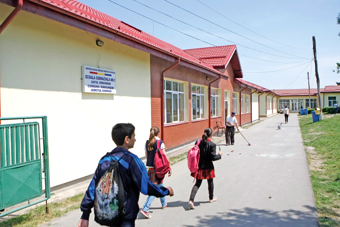 Şcoala din Singureni, unde învaţă copiii abuzaţi de dascăl