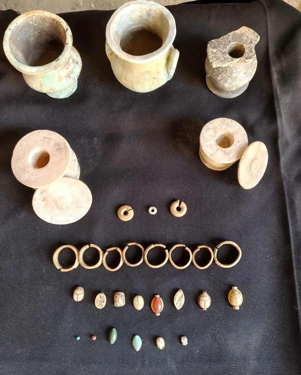 Depozit funerar în situl antic Heliopolis (© Facebook / Ministry of Tourism and Antiquities)