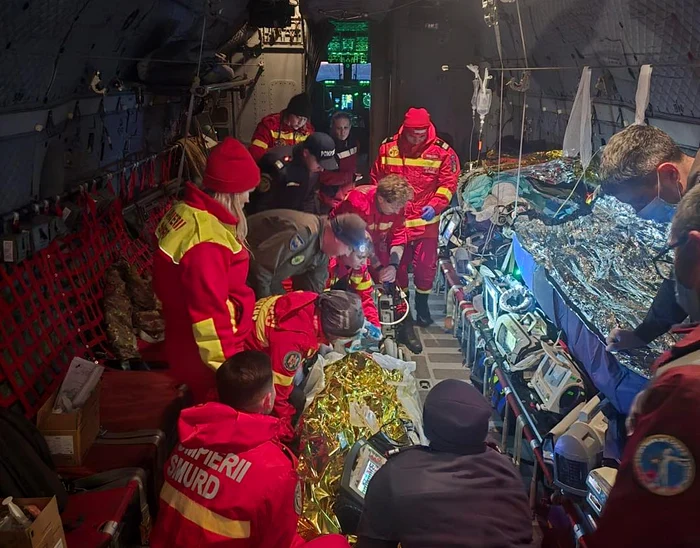 Pacienții cu arsuri au fost transportați la Bruxelles. FOTO Facebook Forţele Aeriene Române