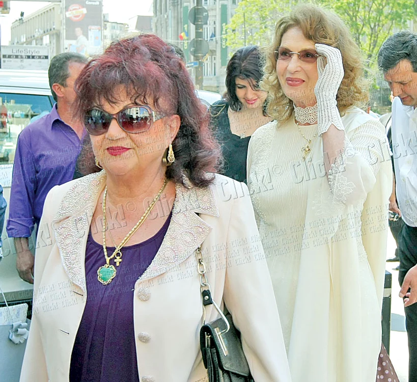 Angela Similea  (dreapta) a purtat  o ţinută extrem  de elegantă