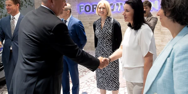 Nicolae-Ionel Ciucă la  preluarea oficială a fabricii Ford Craiova de către Ford Otosan FOTO gov.ro