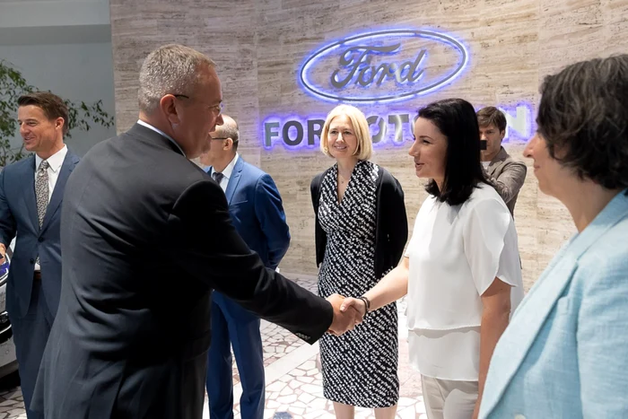 Nicolae-Ionel Ciucă la preluarea oficială a fabricii Ford Craiova de către Ford Otosan FOTO gov.ro