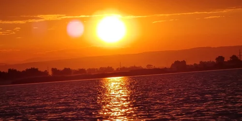 GALATI Apus de soare pe Lacul Movileni 2 FOTO Costel Crângan jpg