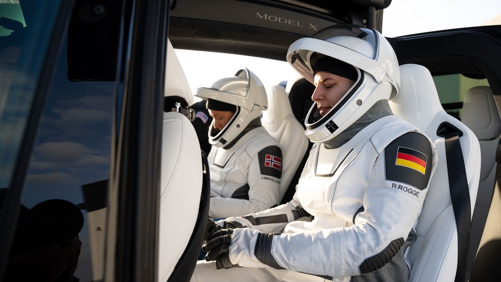 Turiștii SpaceX au revenit pe Pământ după un zbor istoric