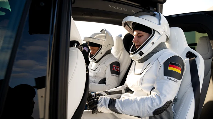 Turiștii Space X au revenit pe Pământ FOTO: X